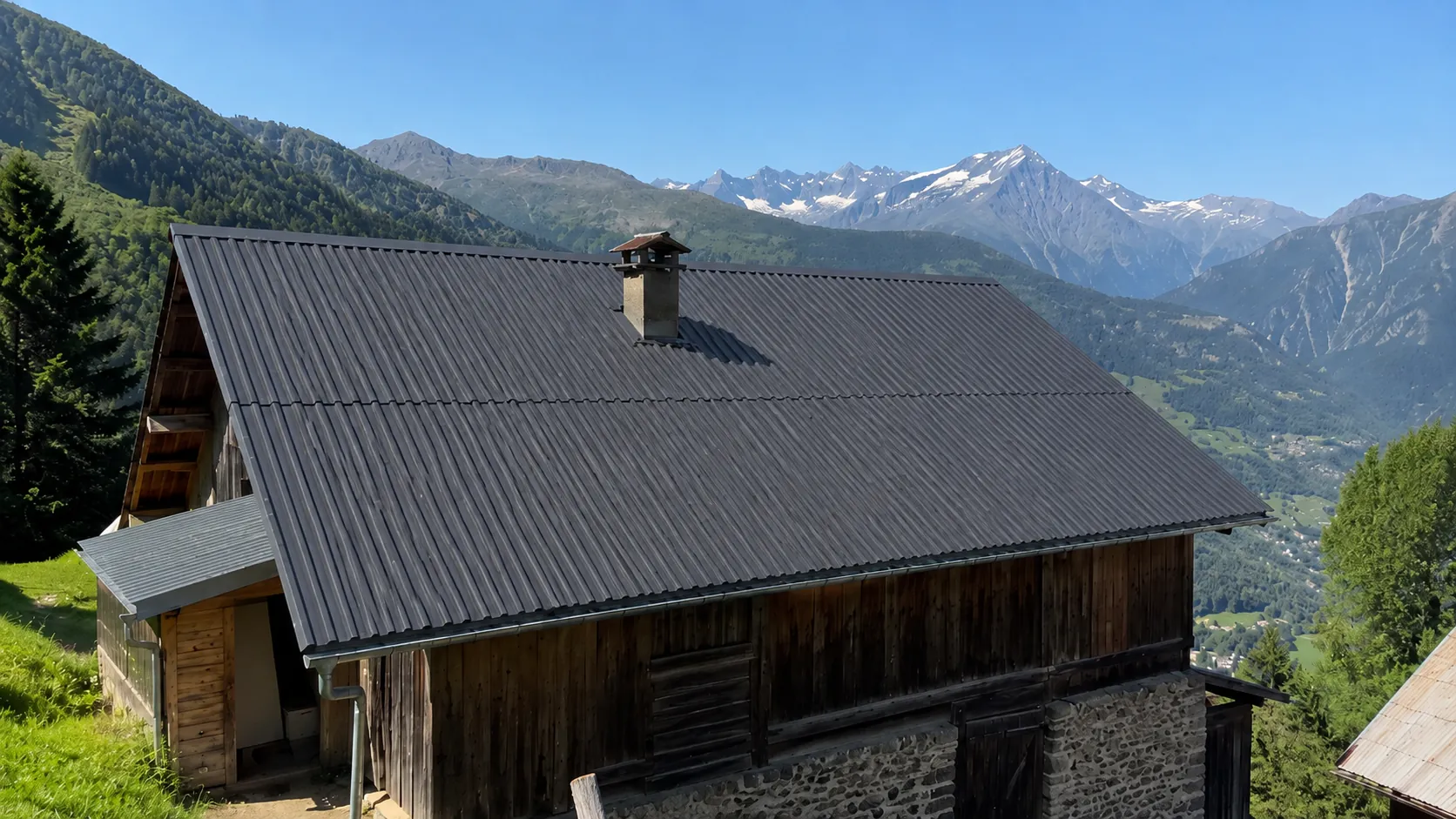 Chalet avec toiture rénovée après traitement